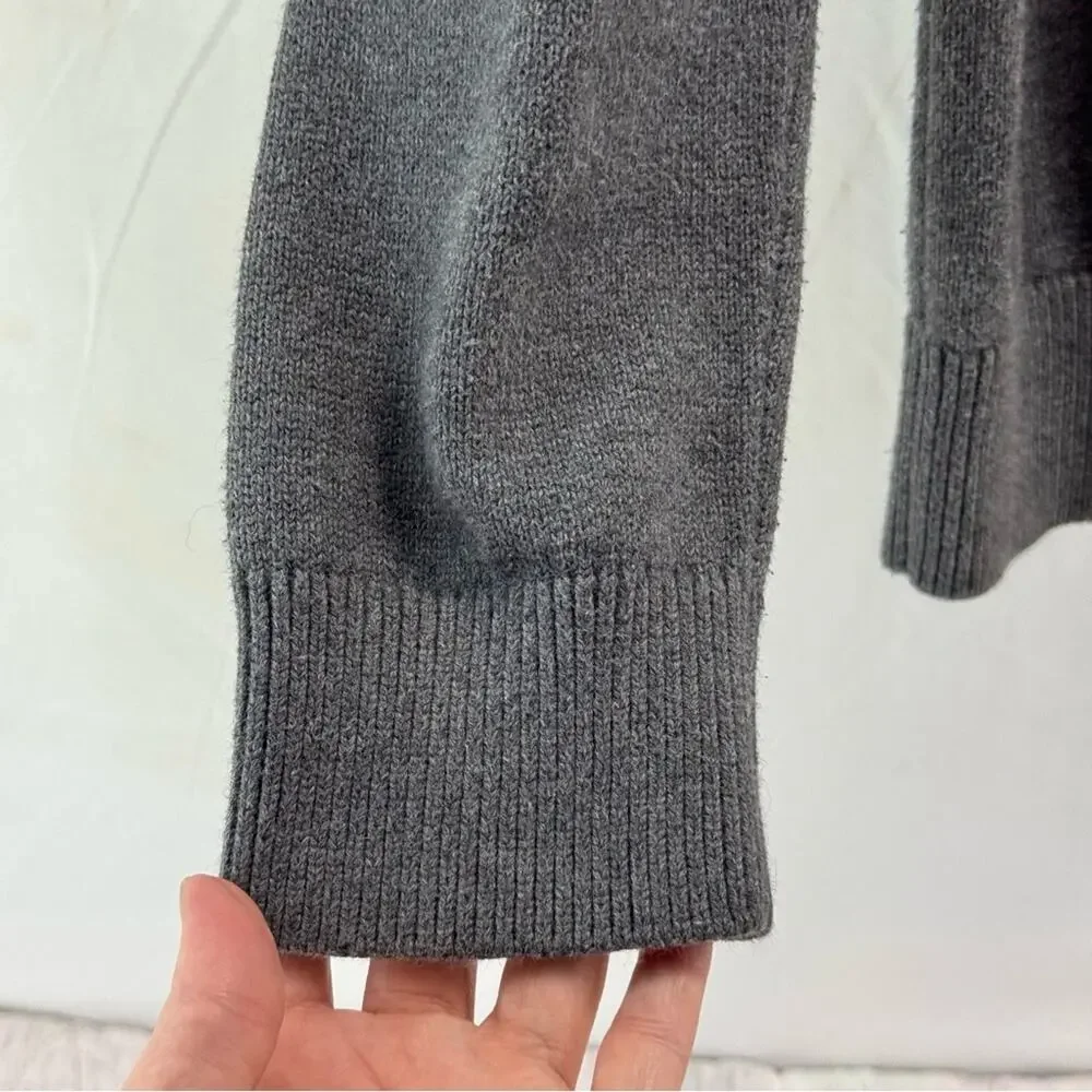 Banana republic Men's Gray Large 💯 cotton sweater